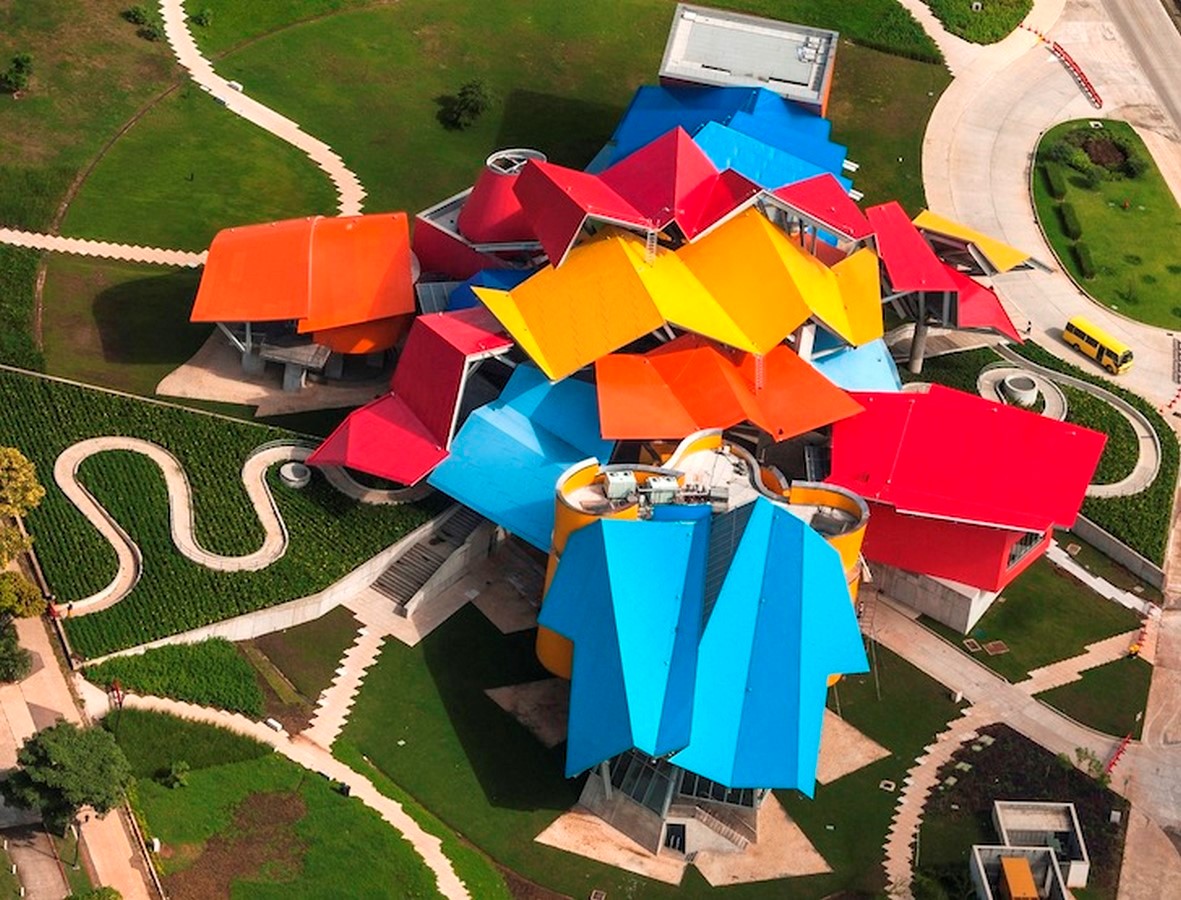 Frank Gehry- 15 Iconic Projects - RTF | Rethinking The Future-29