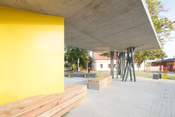 瓦韦尔尼察的乡村广场-9