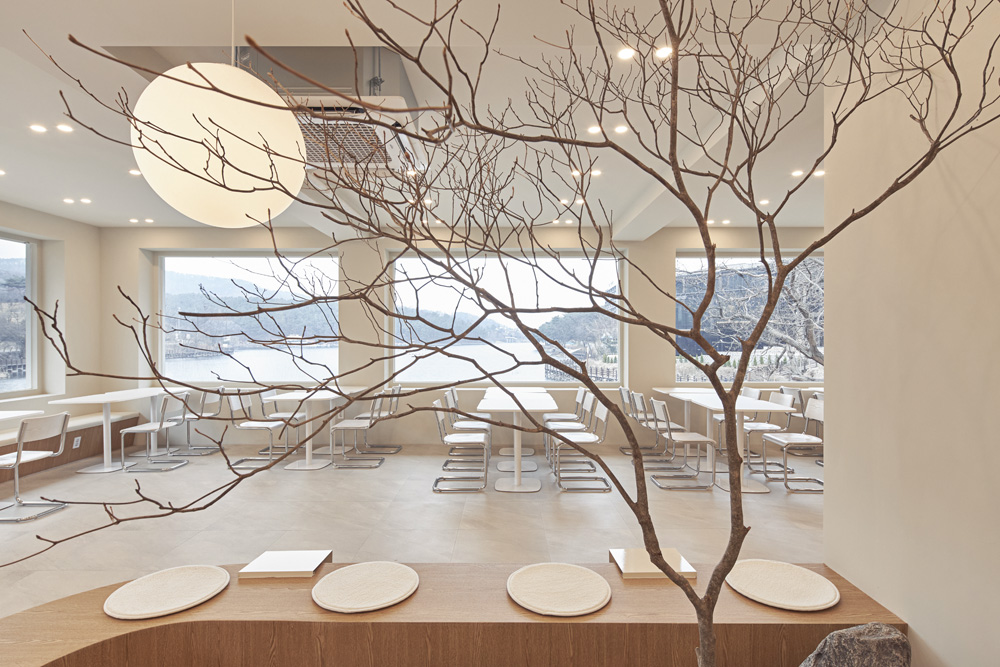 白色与木质，打造 50 平米高级质感办公室-11