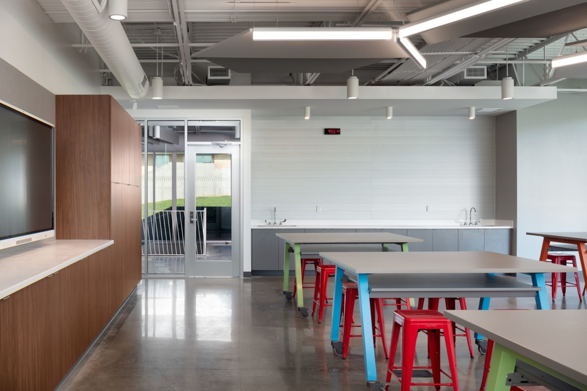 Clockwork Architecture + Design 打造活力教学空间——Sherman Center at SVN Charter School-21