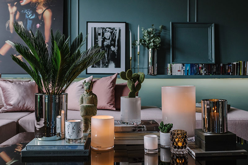 带有缤纷时尚细节的暗色调公寓-4