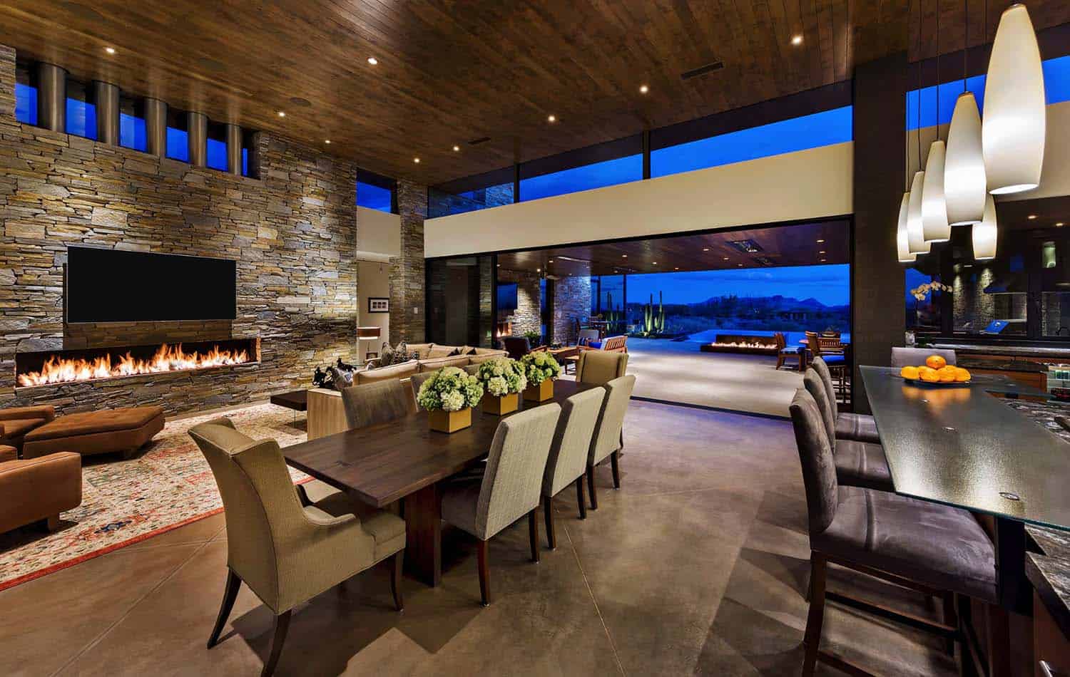 Fascinating modern desert home melds into the Sonoran landscape-5
