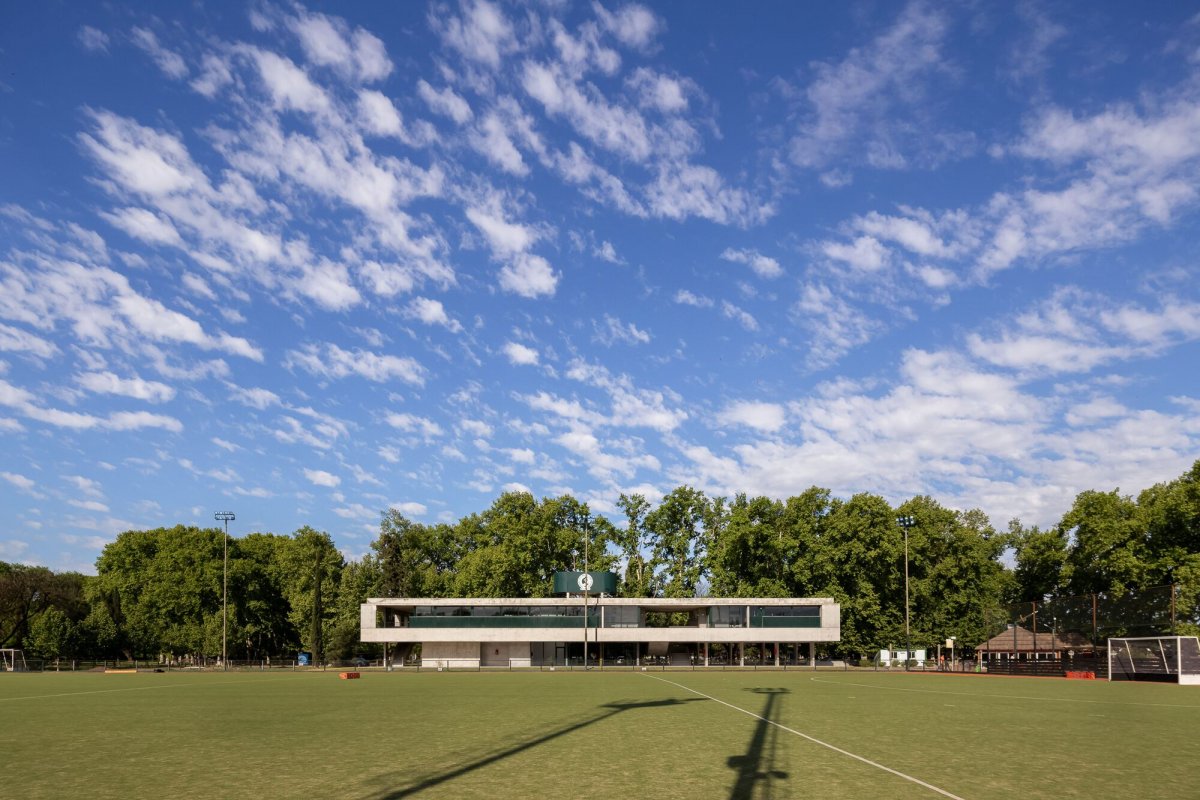 阿根廷罗萨里奥赛马俱乐部曲棍球更衣室设计丨Estudio Martin Elias Arquitecto-10