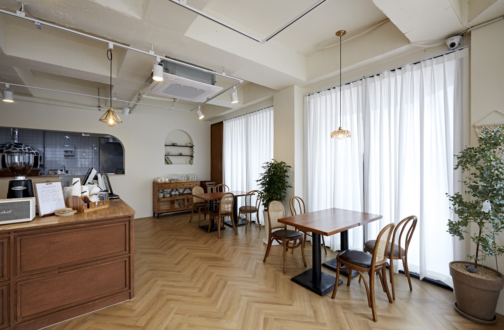 温暖氛围的 28 平米意大利餐厅内饰设计-5