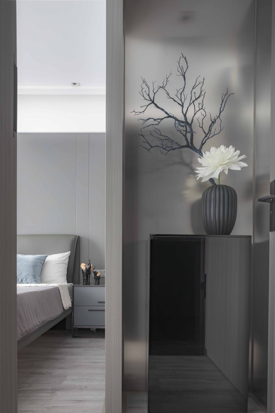 刘树煌设计总监的简约高级灰住宅设计-22