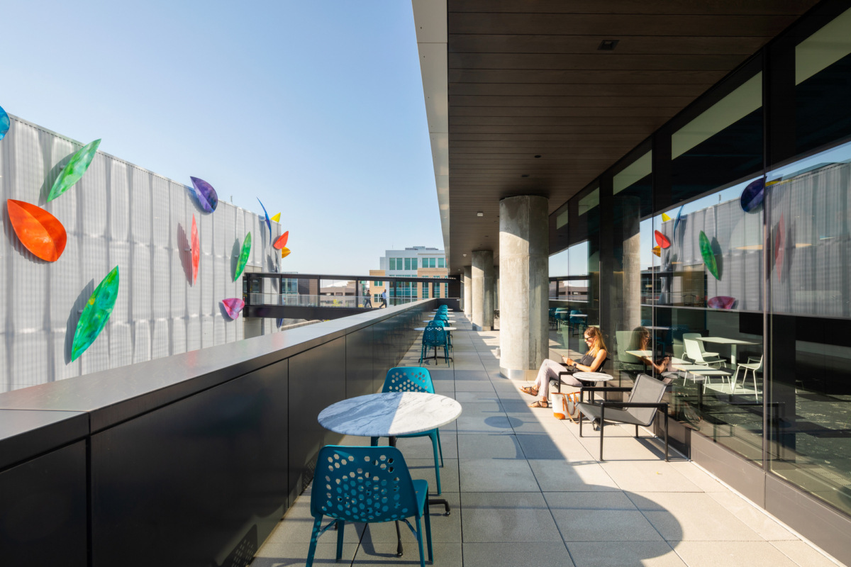 HDR 总部-- 奥马哈，现代设计美学打造混合办公空间-23