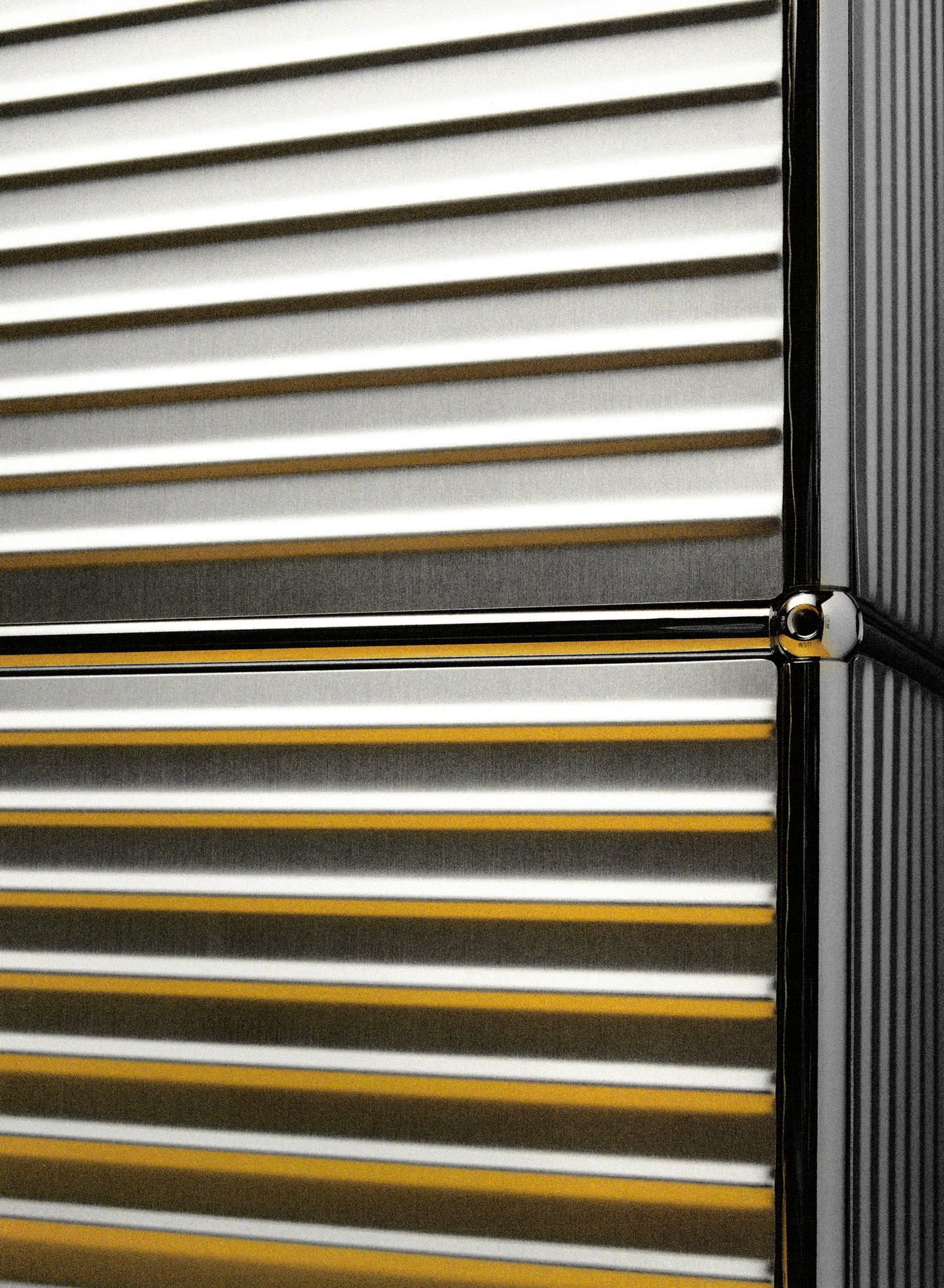 "Rimowa 与 USM 联手打造独特存储概念"-12