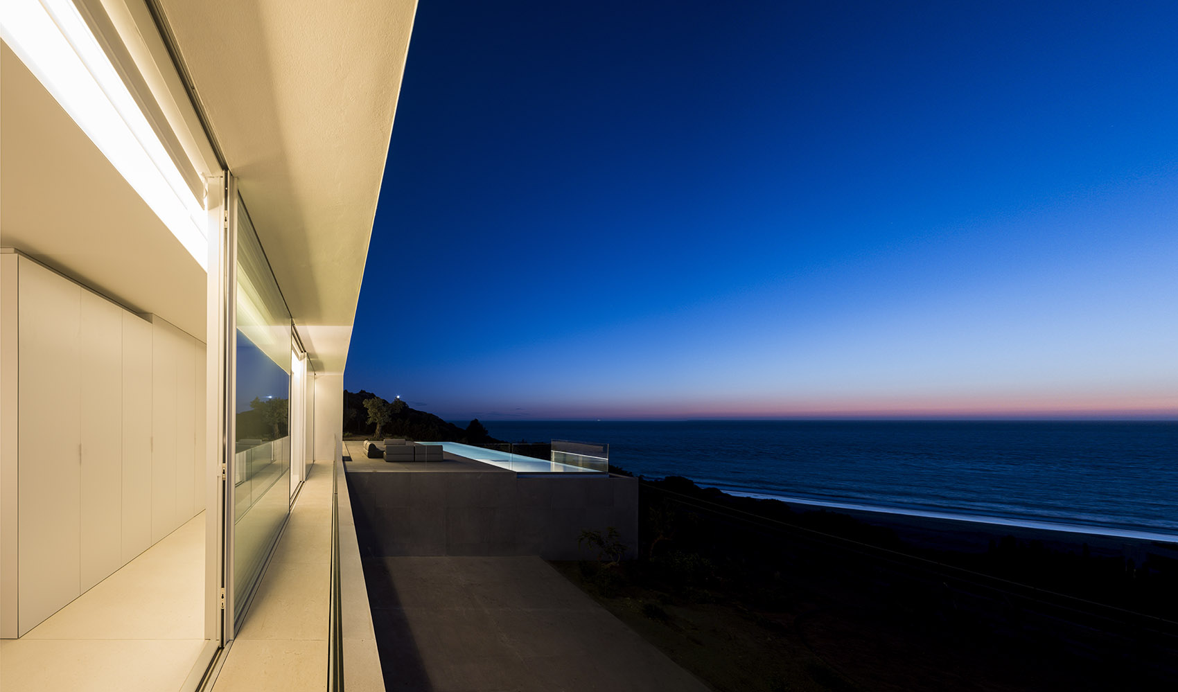 空中之屋 · 嵌入山体的宁静海景住宅丨Fran Silvestre Arquitectos-122