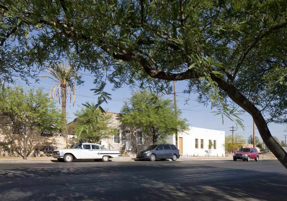 美国 Barrio Historico 住宅 | 融入传统元素的现代庭院设计-3