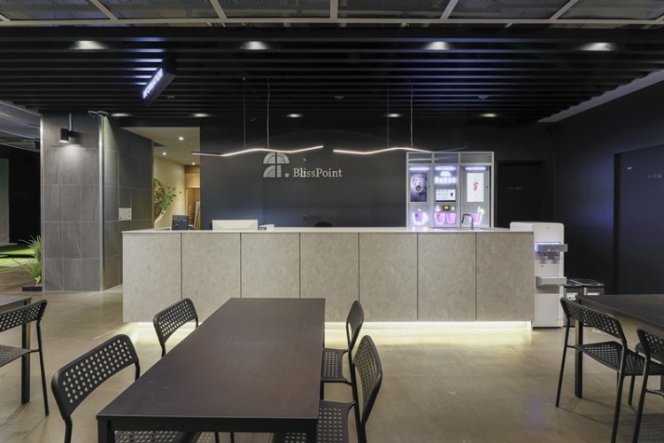 180 度全景高尔夫练习场 | 现代简约的室内设计魅力-2