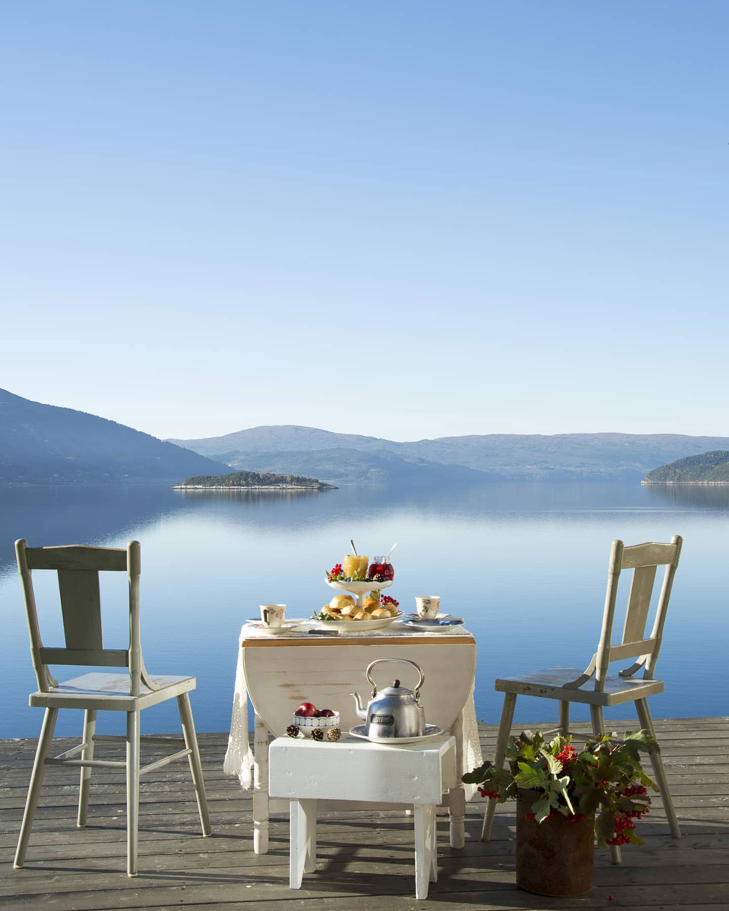 挪威峡湾边的传统木屋-12