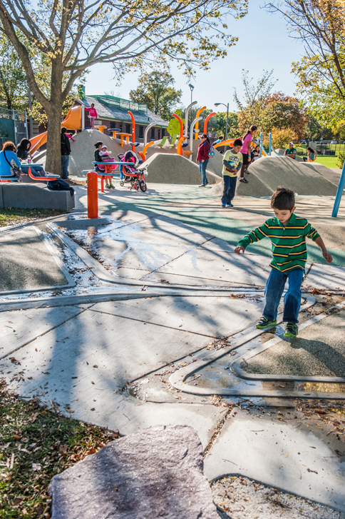 里斯公园“起伏的石头”儿童游乐场-5