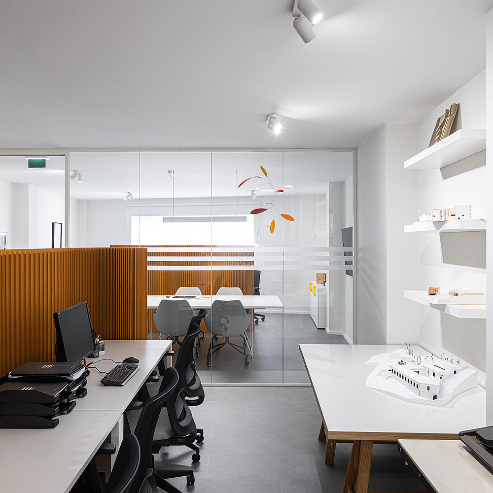 在阳台上丨葡萄牙波尔图丨Em Paralelo 建筑事务所-2