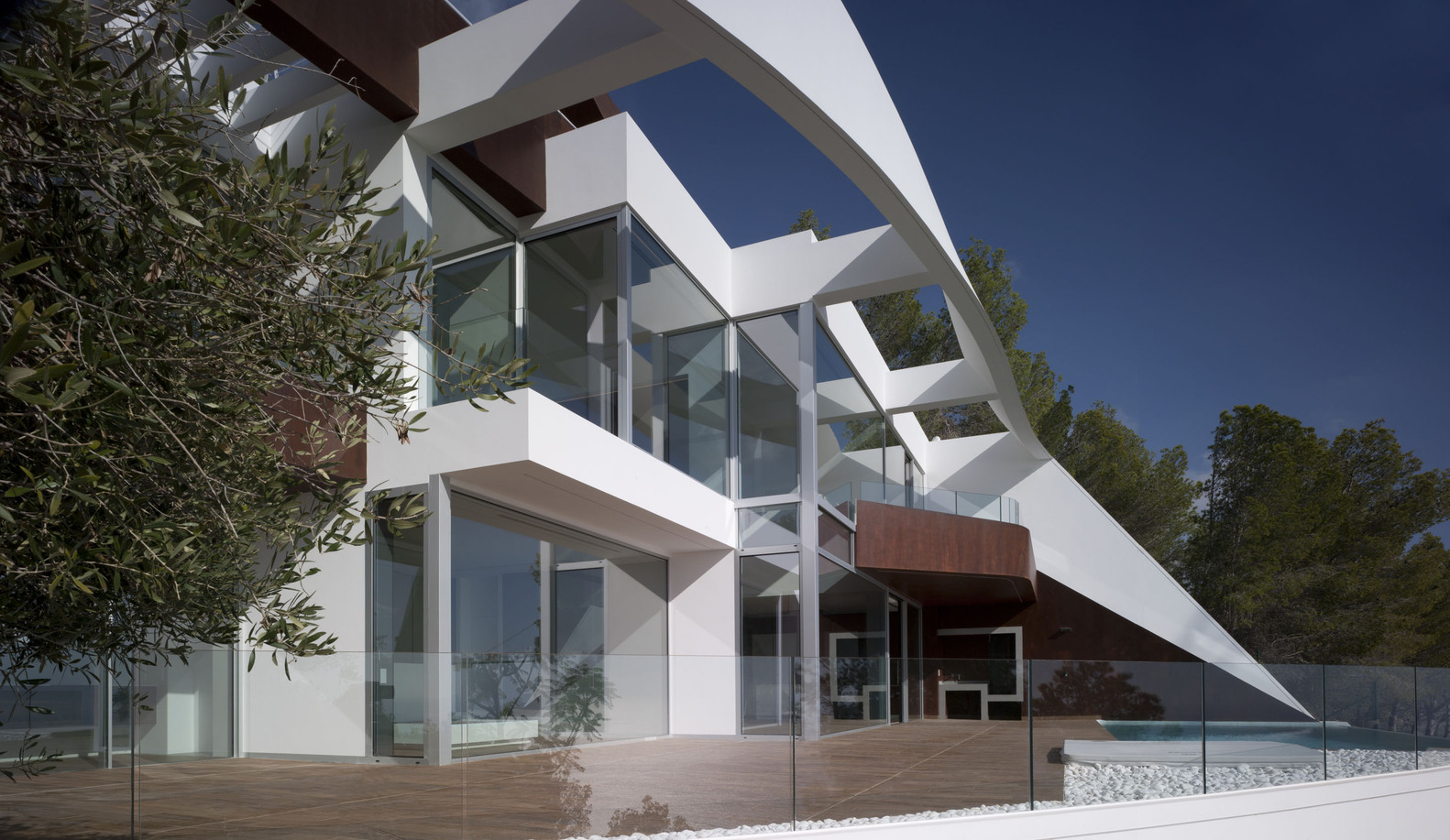 悬浮山间的动态居所-26