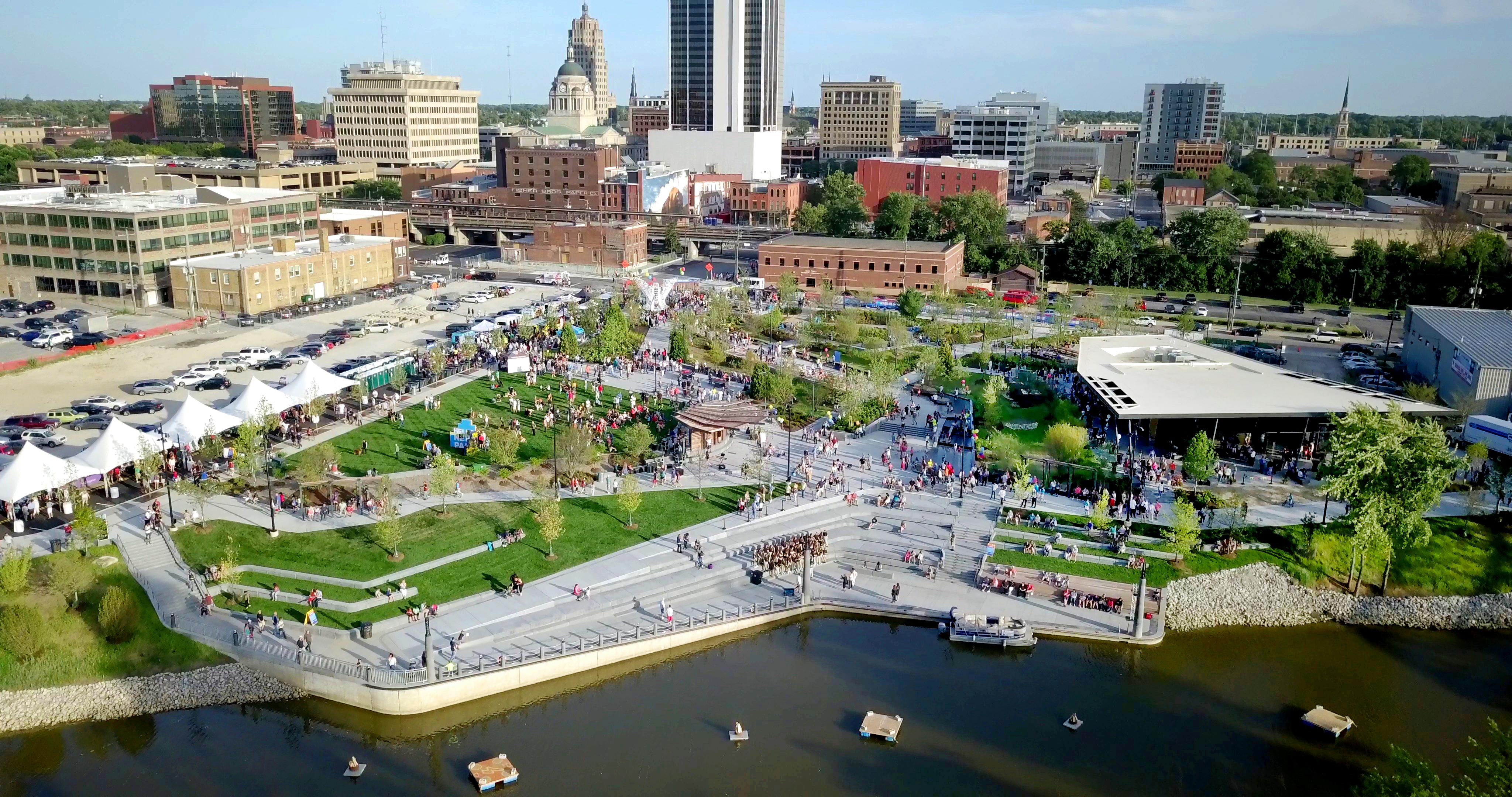 印第安纳州河滨福沃斯堡的 Promenade 公园丨Lamar Johnson Collaborative-18