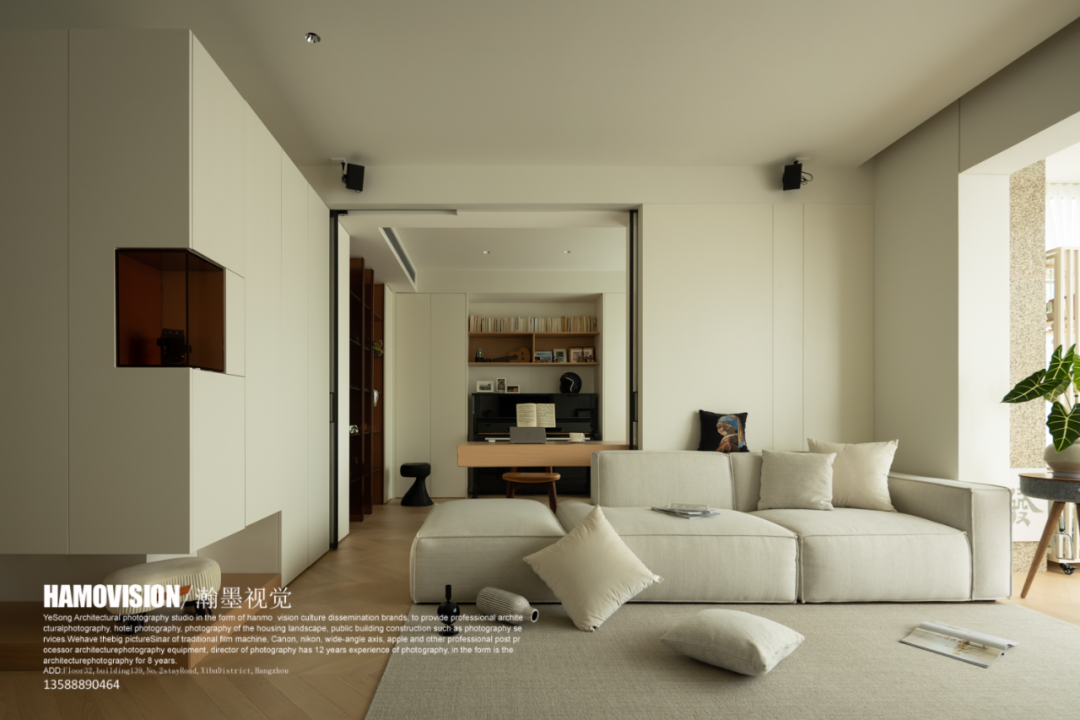 奶油色空间中的极简艺术丨中国上海丨年·演播室-15