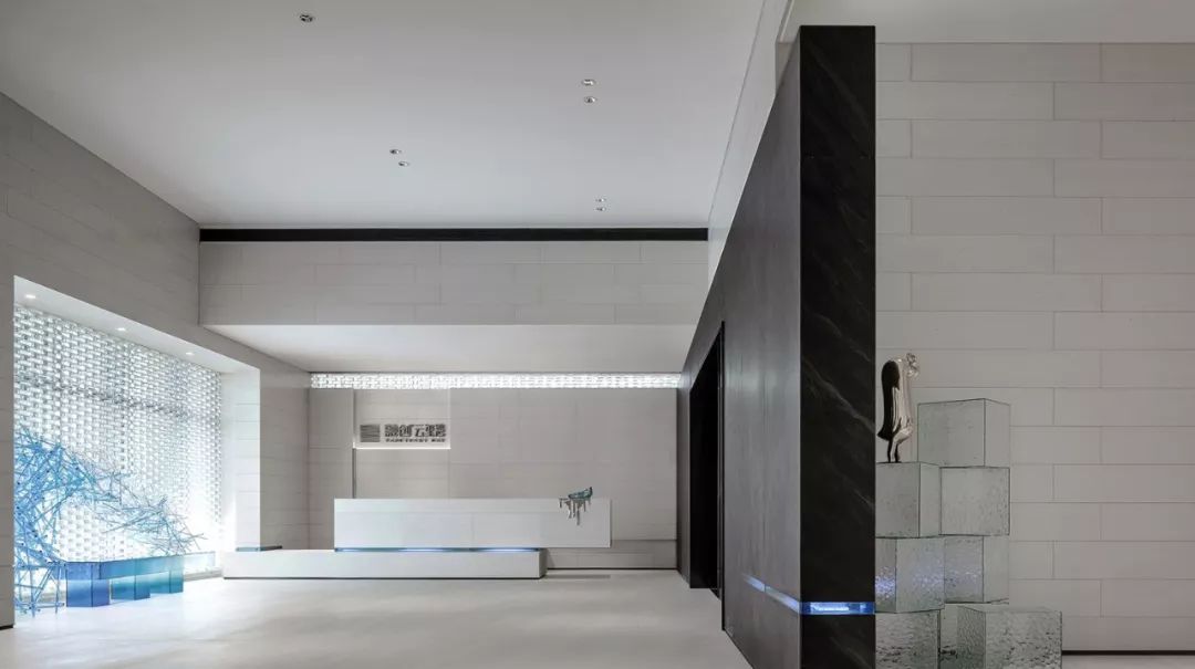 融创·云玺湾体验中心 | 水波荡漾的沉浸式空间设计-10