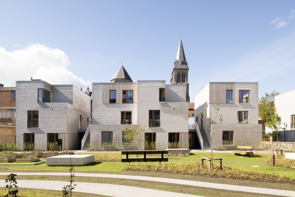 绿色C号列车前往奥斯坦德

注：此处Green C推测为某列火车车次的编号；à为法语到、向，Oostende是比利时城市奥斯坦德的荷兰语名称不同语境可能会使翻译有差异，你可根据具体情况调整 丨B2Ai-10