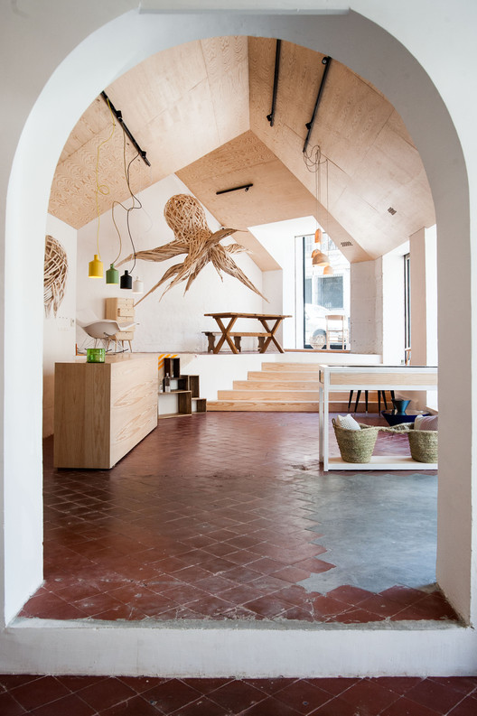 法国马赛百年老屋翻新成商店与展览空间-21