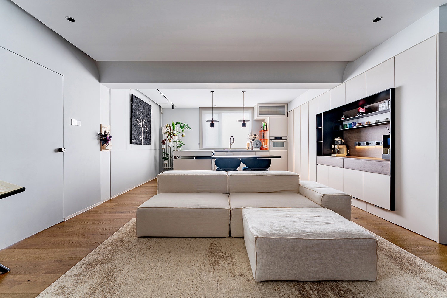 105㎡简约风拆掉一间房秒变大横厅，三口之家玩转通透格局-11