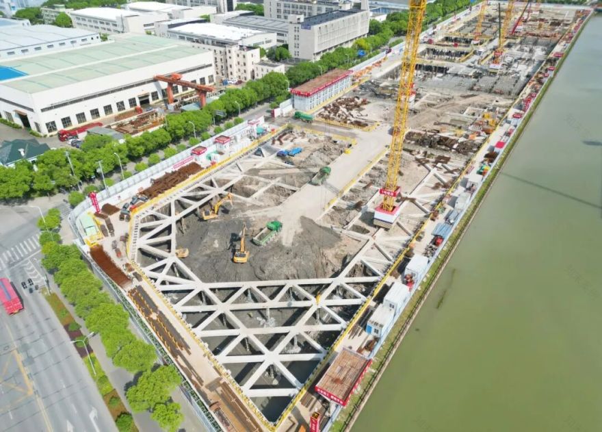 毫米级精度!金谷智能终端制造基地两地块实现钢结构封顶-7