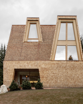 意大利山林间木屋别墅丨Pedevilla Architects