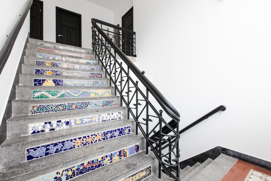 Remodeling of an Old Penthouse, Formerly a School, Into a Private Home-6