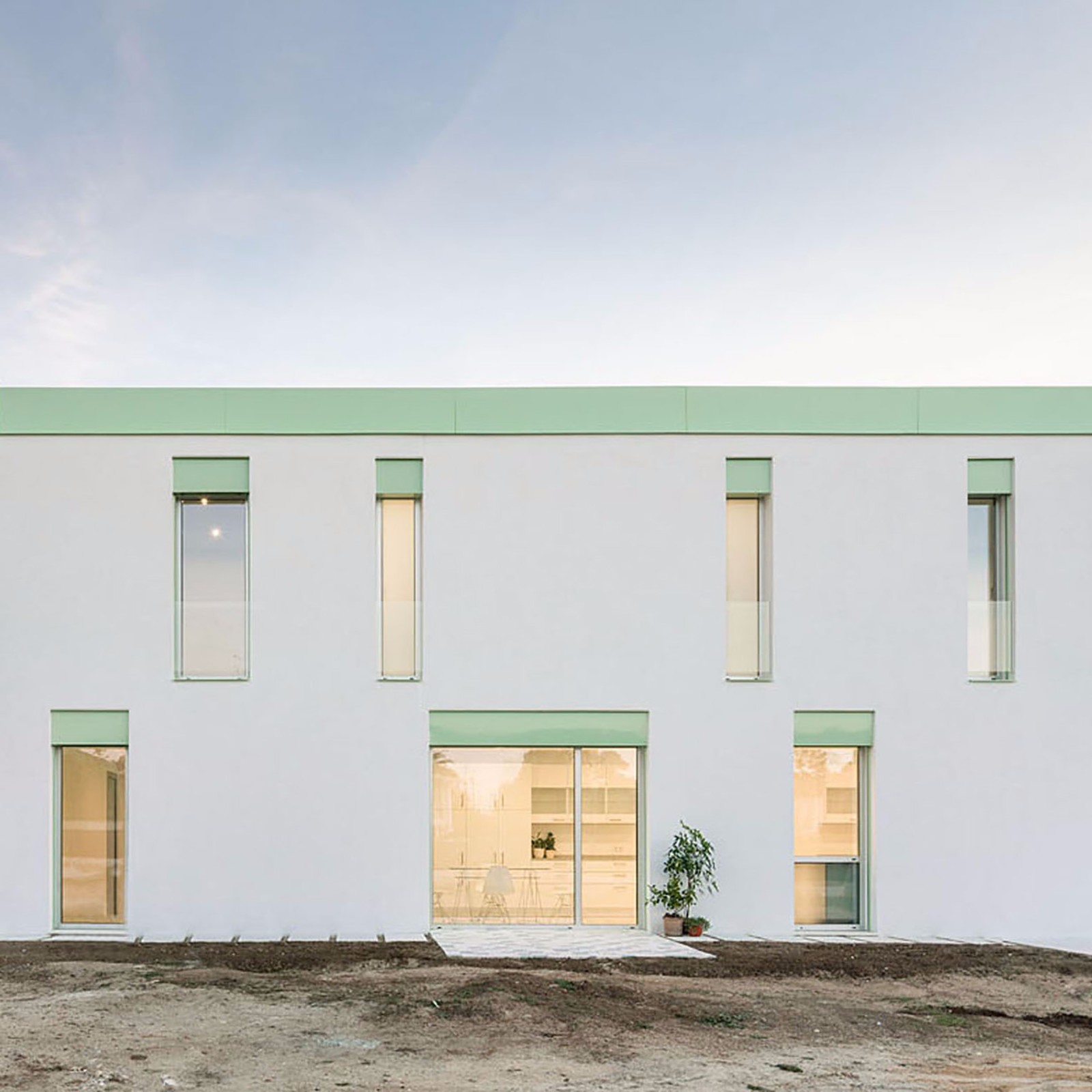 马德里住宅:以户外地面扩展室内空间-2