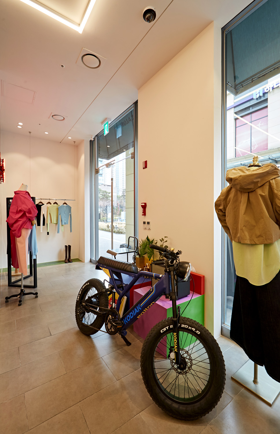 简约 22 平米女性服饰店设计，展现女性柔美魅力-17