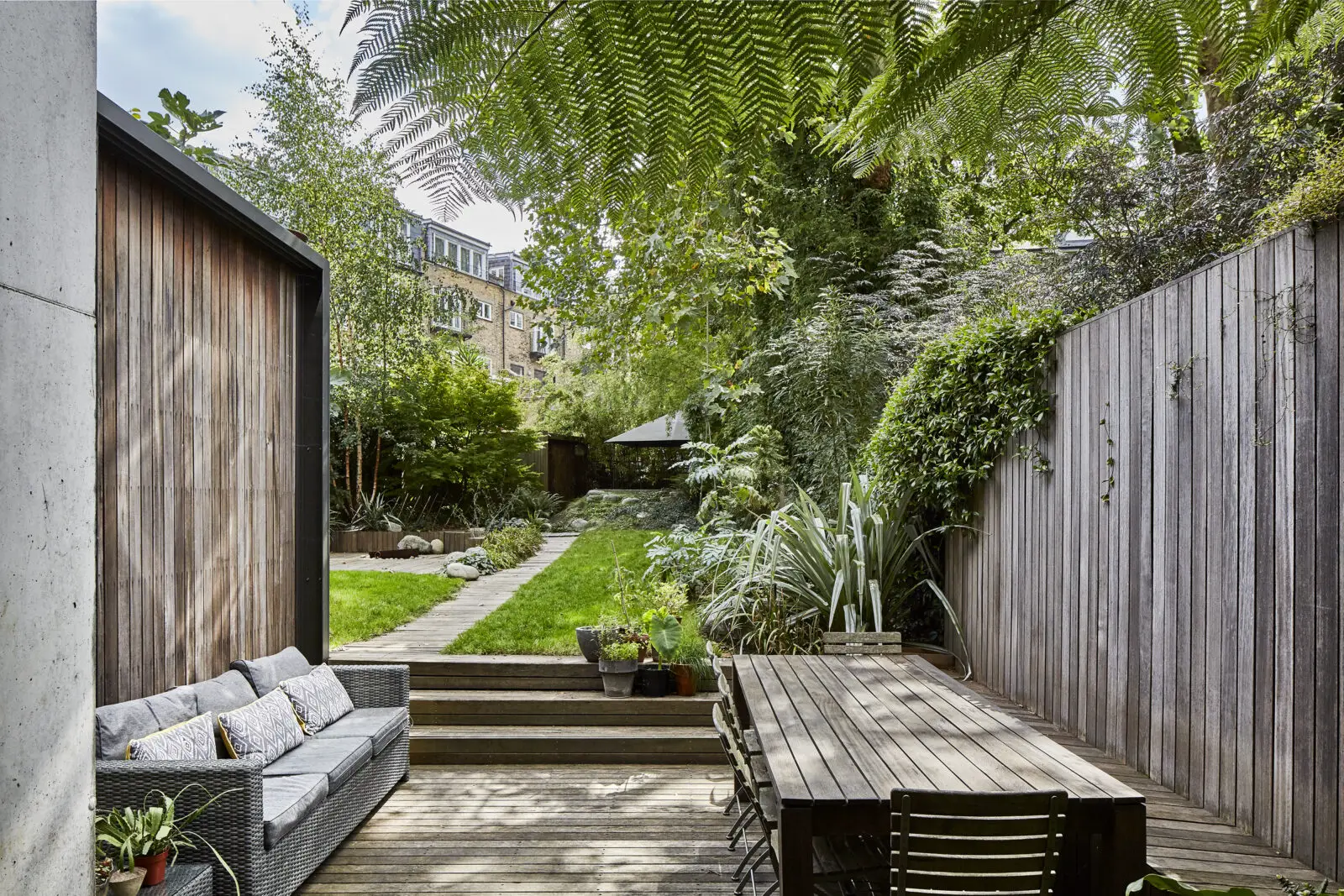 伦敦隐藏式现代混凝土别墅设计-27