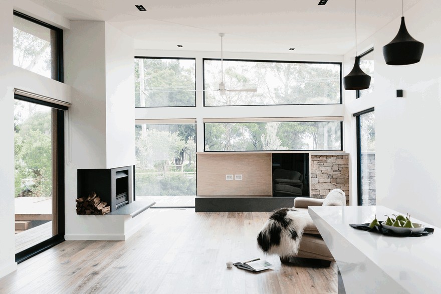 Coastal Holiday Home Balancing Social Fun and Privacy-12