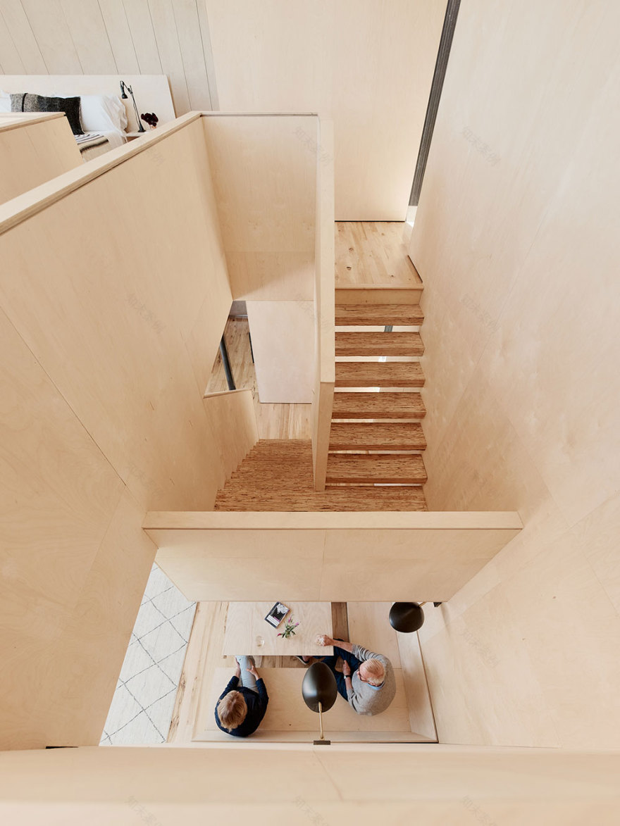 加州纳帕谷的现代玻璃金属森林别墅-15