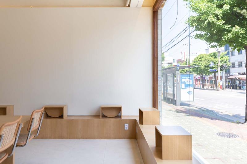 20 平米木质咖啡馆，简约而不简单-14