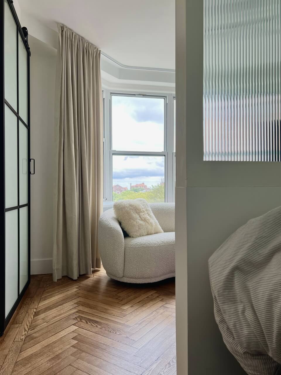 韩国  波兰双人组设计的布鲁克林景观33平单身公寓丨美国纽约丨Sulgi Cho与Piotr Pańczyk-11