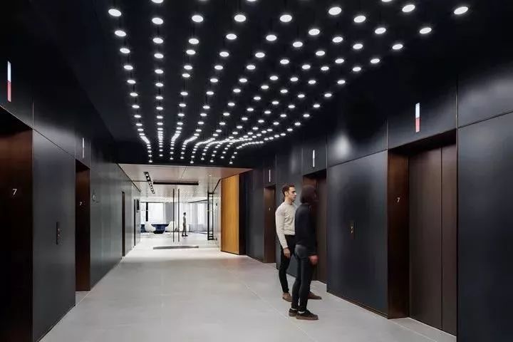 极致舒适！高大上电梯间设计让等待不再痛苦-9