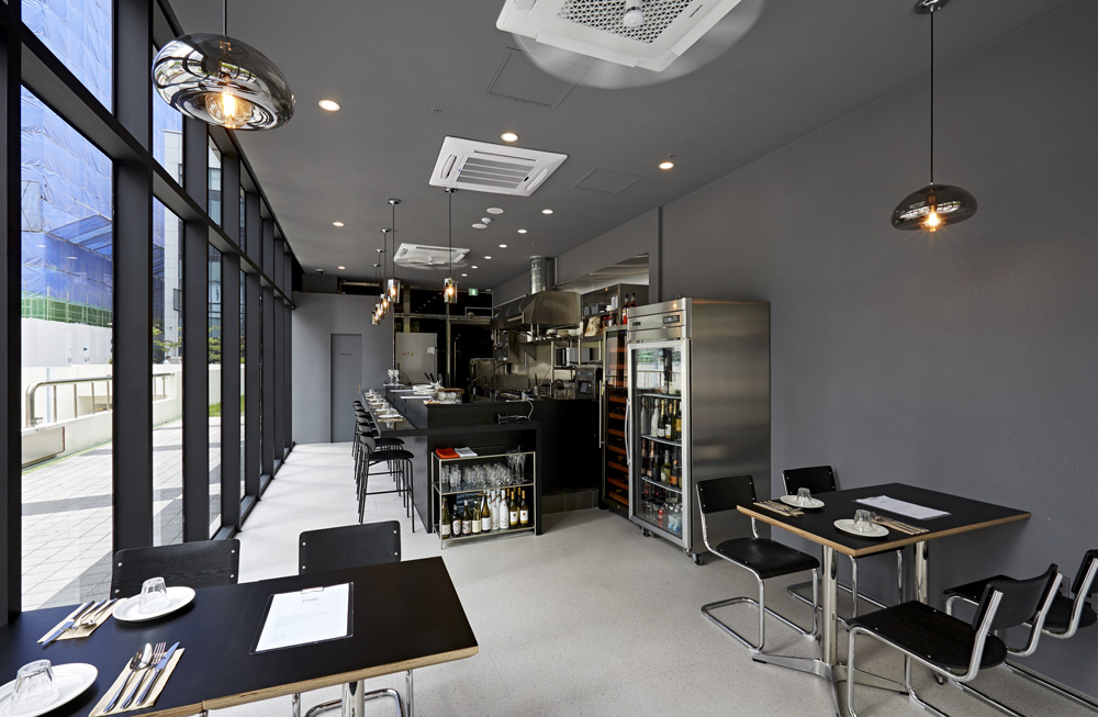 优雅极简，13 平意大利风格小空间的华丽转身-5