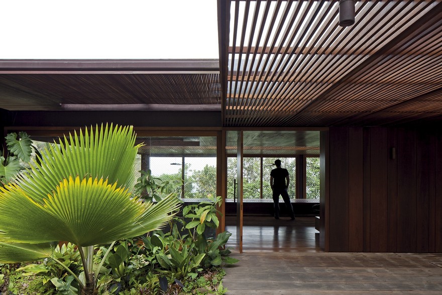 Balcony House in Brazil with a Large Glass Panel Facade-9