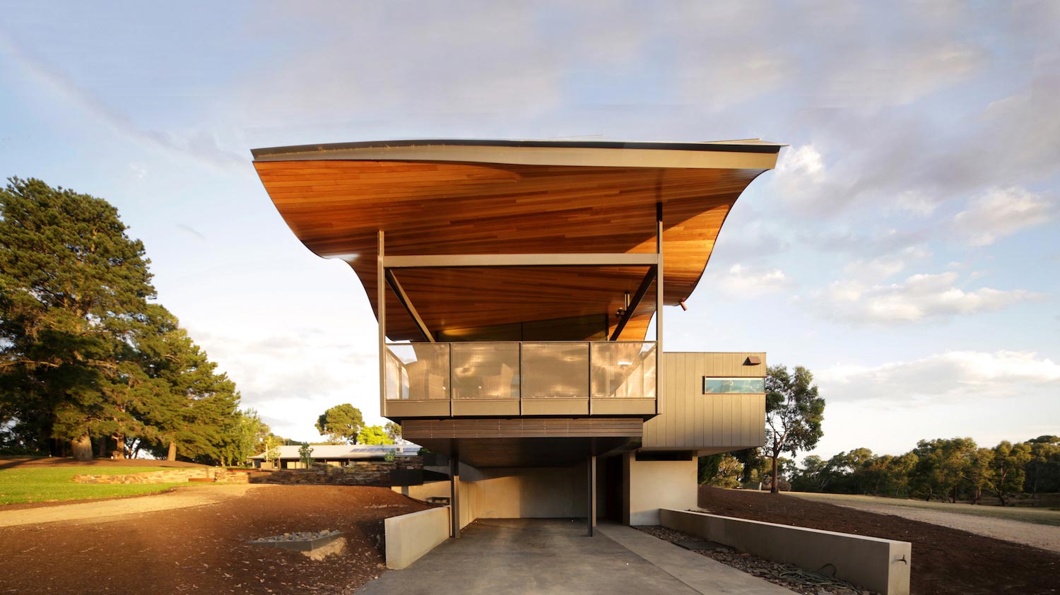 Lauriston House by Seeley Architects a floating sinuous roof placed on a contemporary glass house   CAANdesign  Architecture and home design blog-4