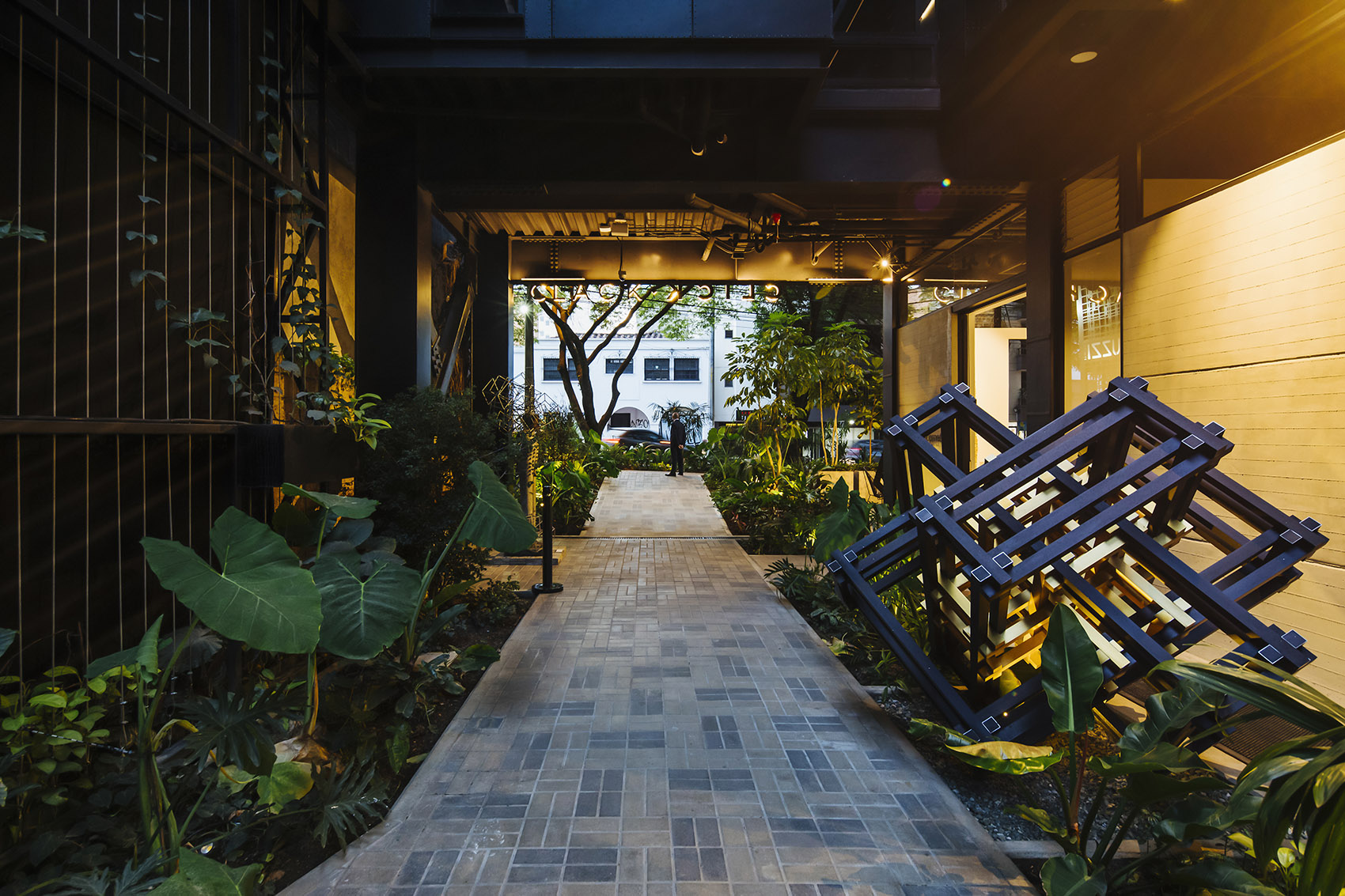 麦德林Click Clack酒店,哥伦比亚 / Plan:B Arquitectos-98