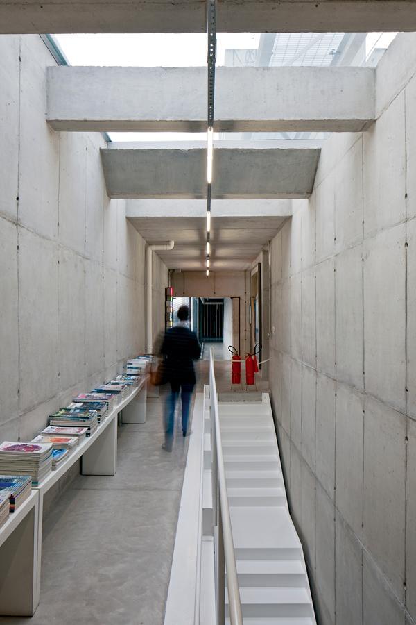 封闭的混凝土立方体 · 巴西 Galeria Leme 艺术画廊-7