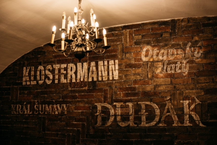 从地中海餐厅改造为经典酒馆-61