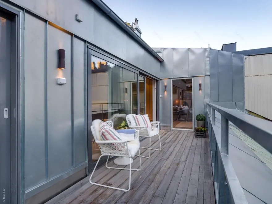 融合温暖与个性的顶层公寓设计-20