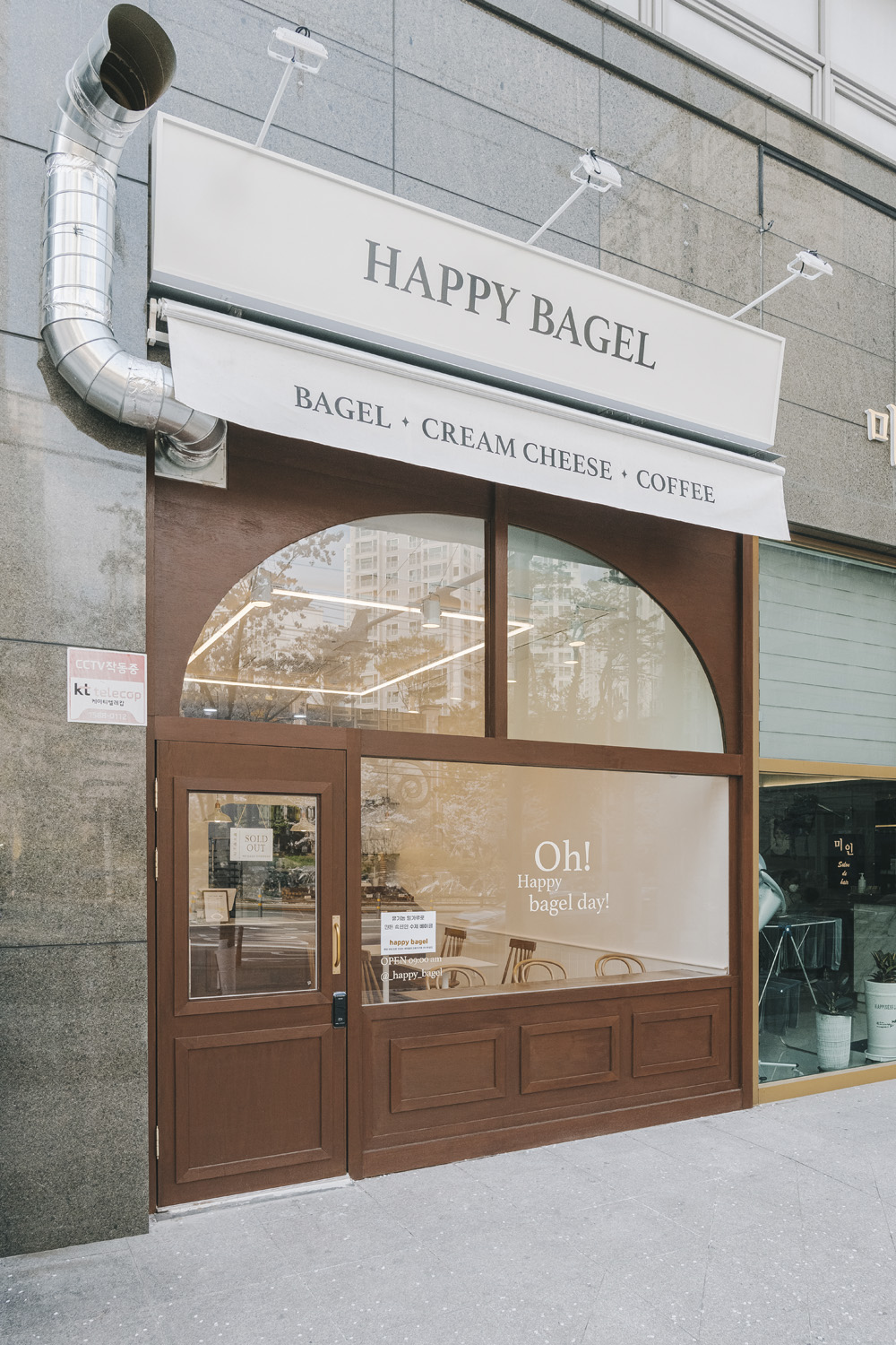 韩式"Happy Beagle"咖啡厅，简约温馨的十平米空间设计-15