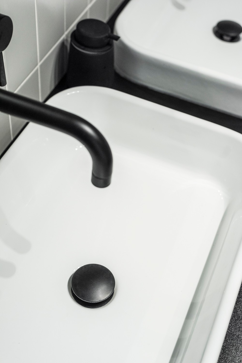 简约黑白木色 纯色美学私宅-18