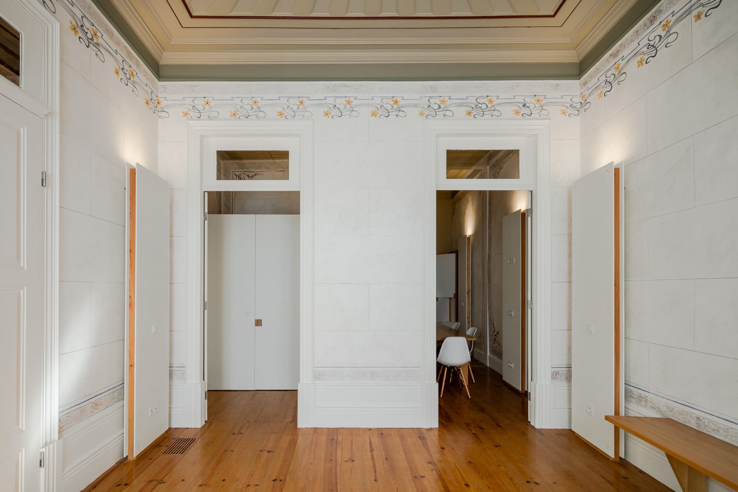 葡萄牙奥瓦城市翻新住宅，内外兼修的现代美学-6