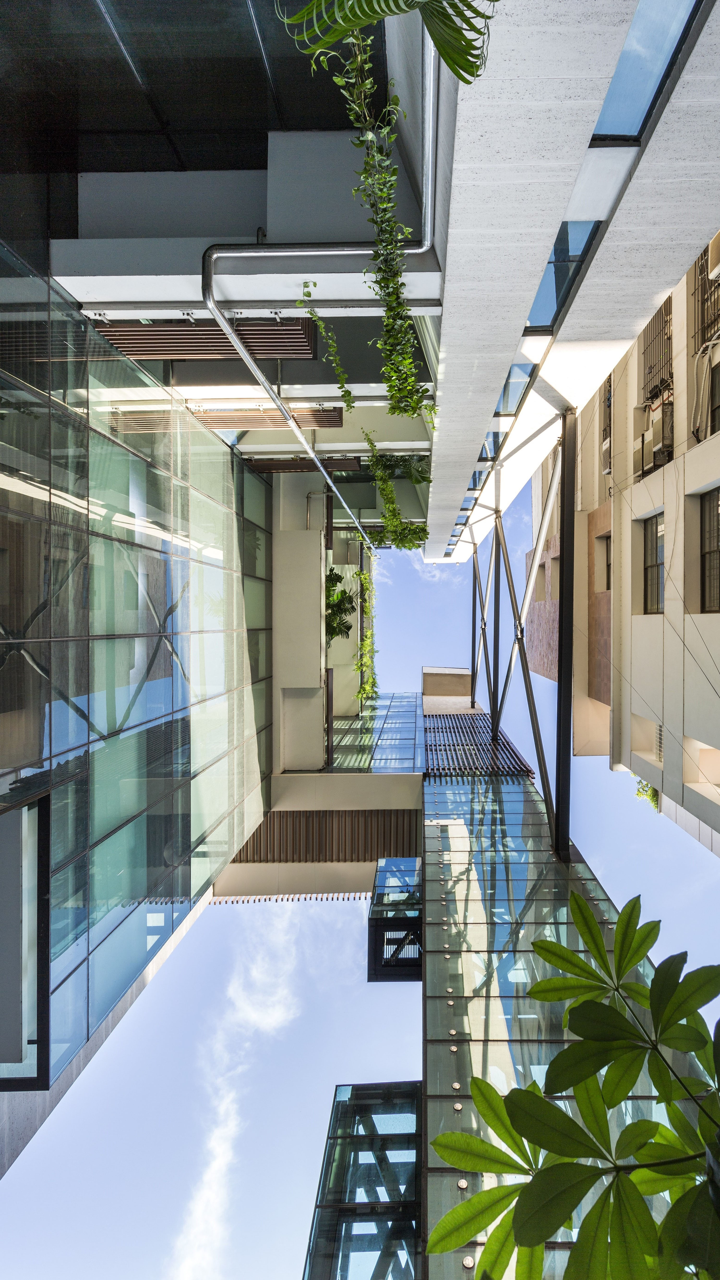 绿意盎然的都市森林办公楼-25