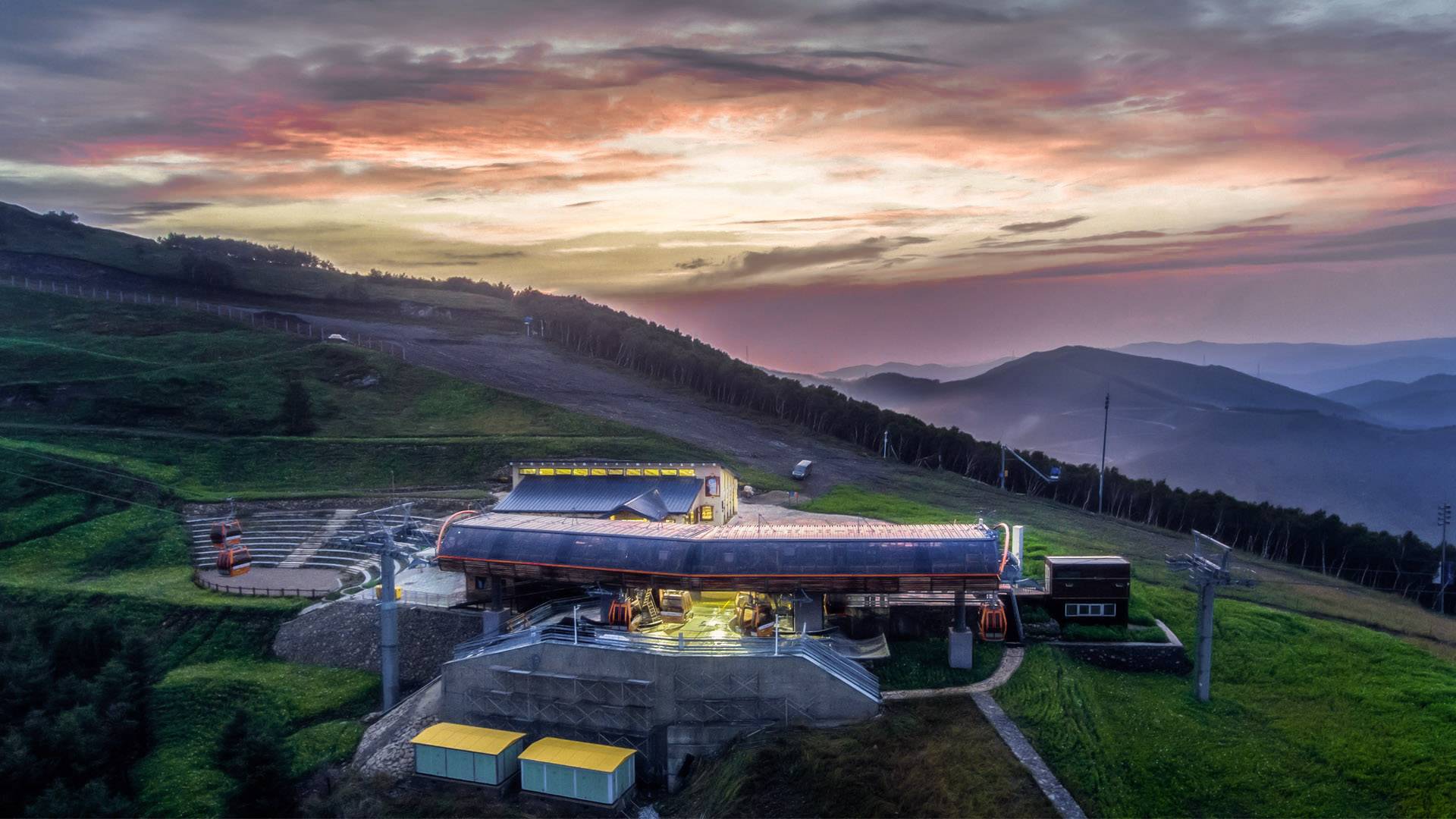 崇礼玉石梁索道中站露天剧场-12
