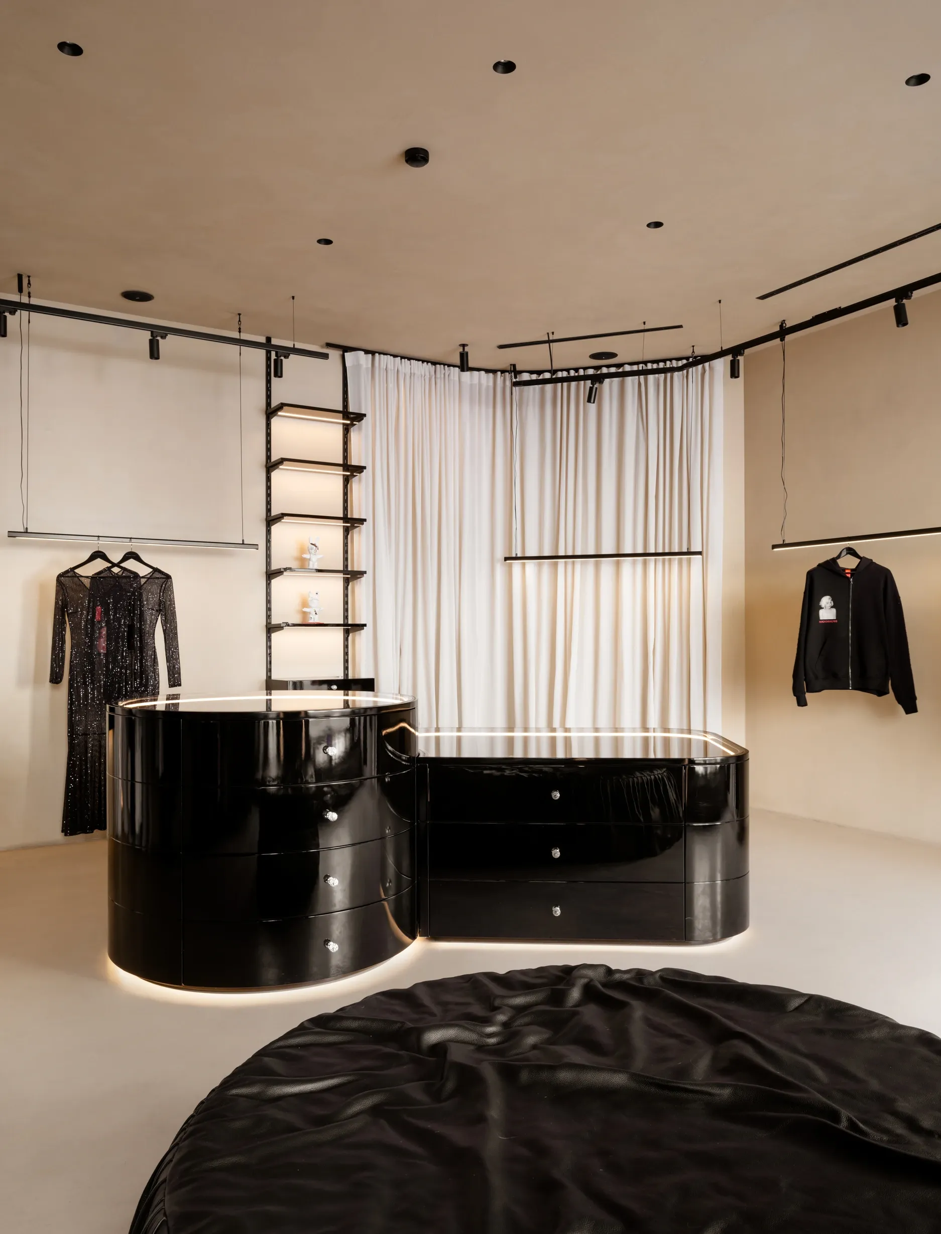 Alexandra Burmistrova——以对比、细腻和质感为基础展现创始人的内心世界-5