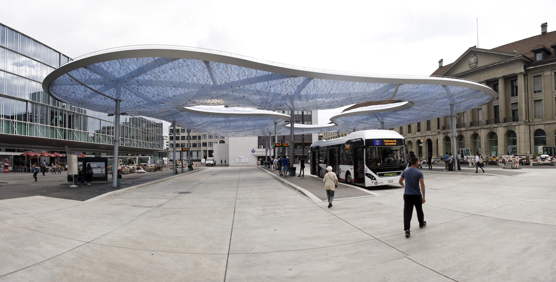 BusTerminalandTrainStationSquare,Aarau-2