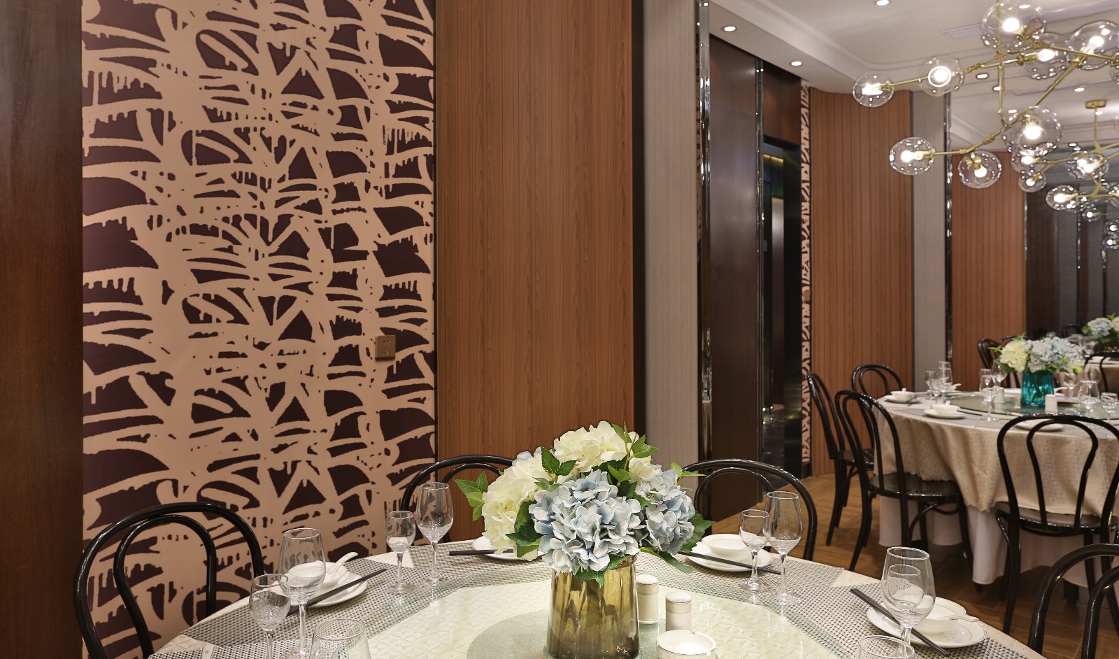 IDDW 道伟设计 | “灰度”巴黎中餐厅,简约工业风融合巴黎元素-11